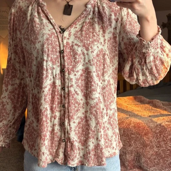 Vintage-Inspired Floral Blouse - Cream and Red - Picture 3 of 4